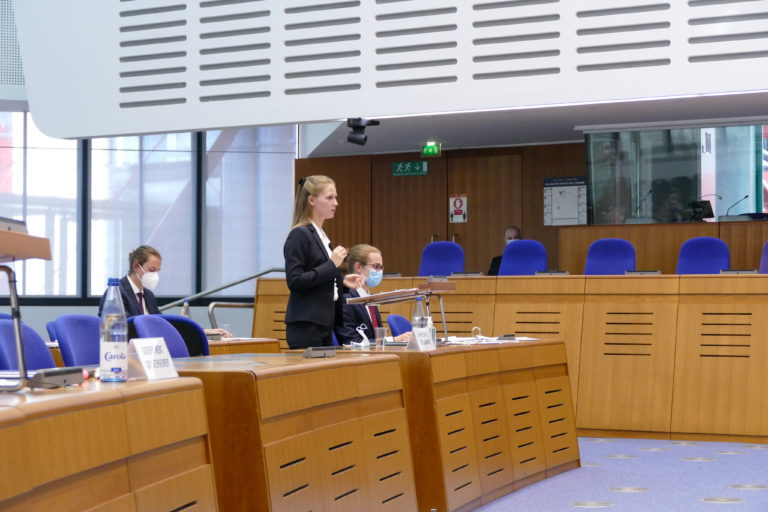 FAU-Team erreicht Finale des französischsprachigen Moot Court „Concours René Cassin“