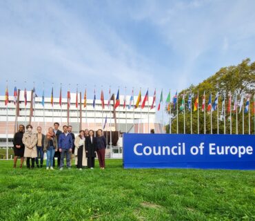 Participants in the FAU Human Rights Talks of winter term 2022 in front of the Council of Europe